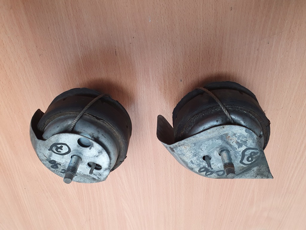 фото №14, Кронштейн подушка кронштейн двигуна volvo xc90 i 4.4