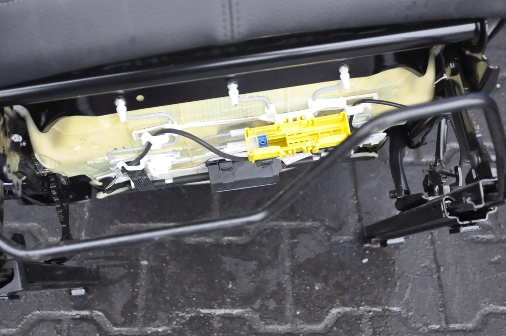 фото №10, Bmw 2 f46 gran tourer сиденья кожаный + заднее сиденье 2 3 ряд + обшивки нет подогрев