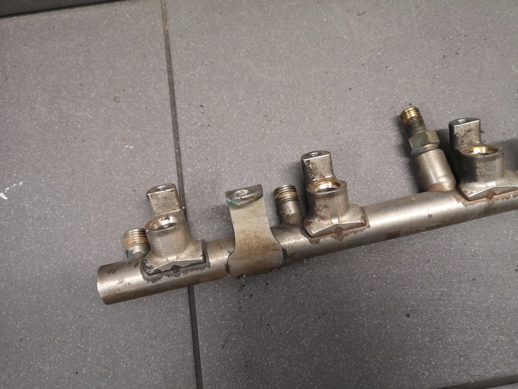 фото №5, Молдинг впрыскная audi a8 d3 4.2 fsi bvj 079133316e