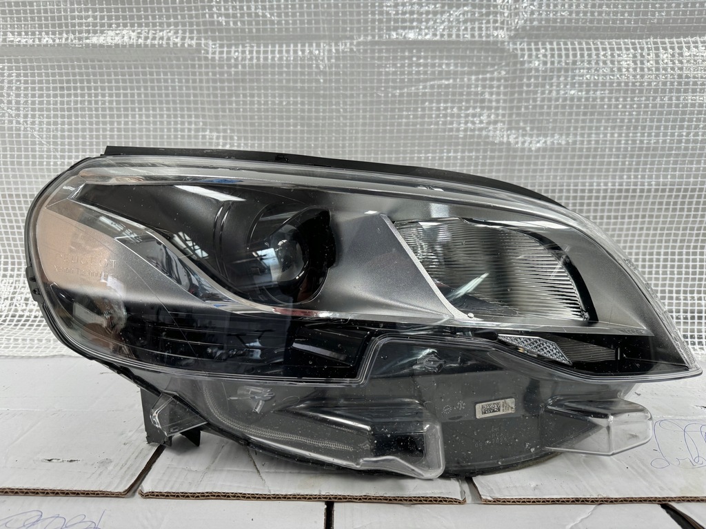 фото №1, Peugeot expert 16- правая лампа ксенон