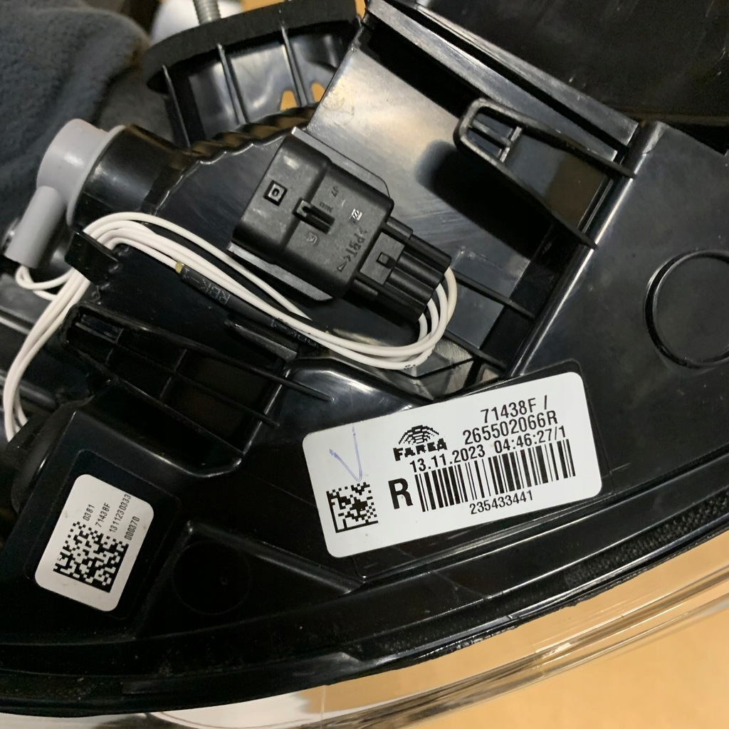 фото №10, Renault clio v lift 2023 левая лампа задняя led 265502066r