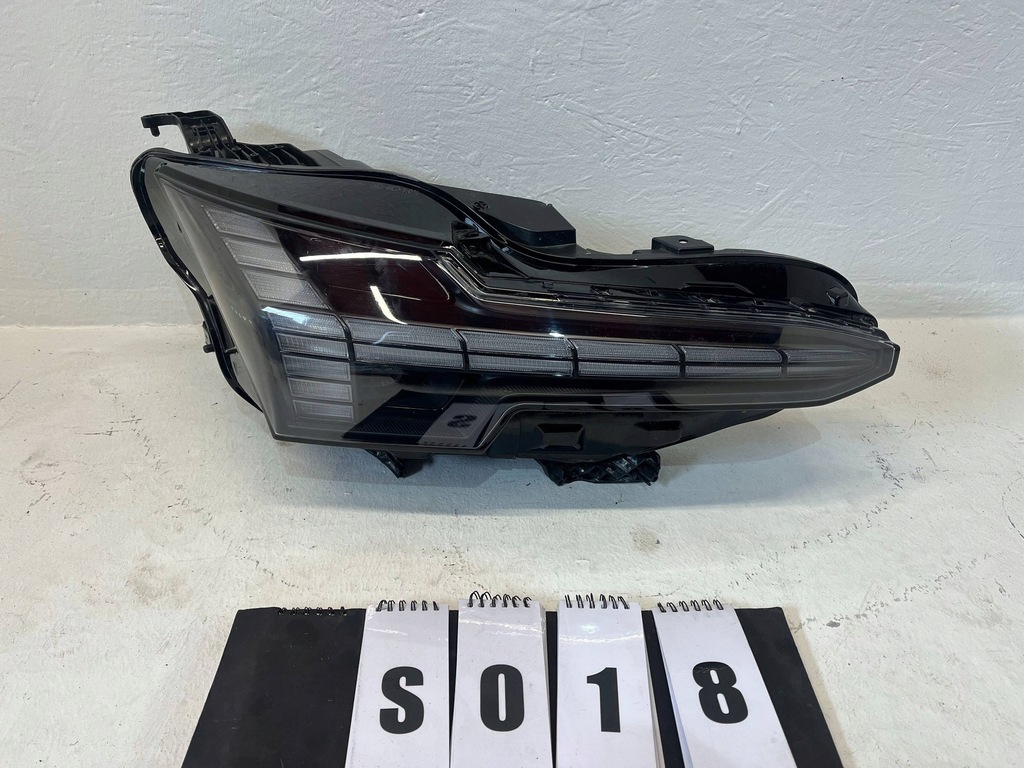 фото №1, Volvo ex30 лампа правая full led 22 -