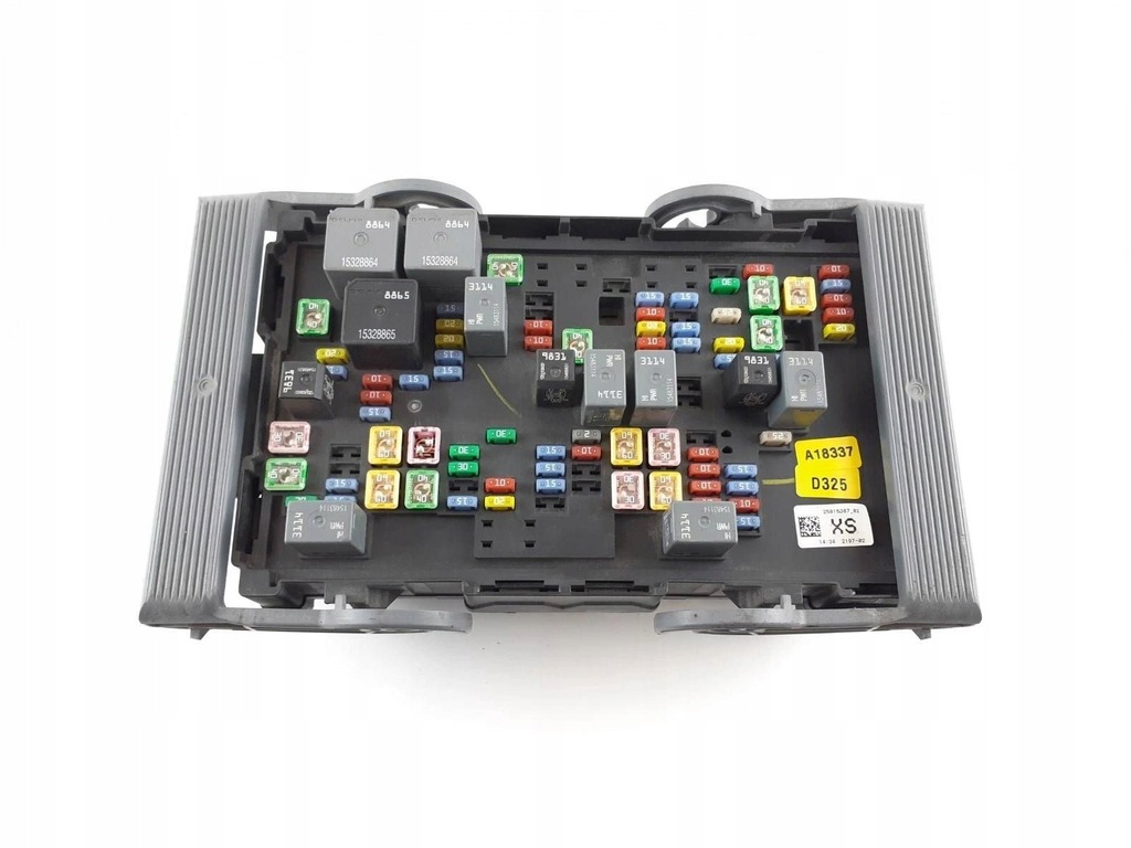 фото №1, Cadillac escalade iv коробка предохранителей 25815387