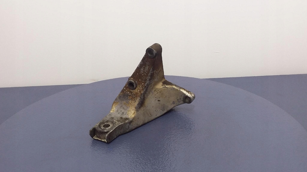 фото №1, Vw lt 35 2.5 tdi кронштейн двигуна права 074199308