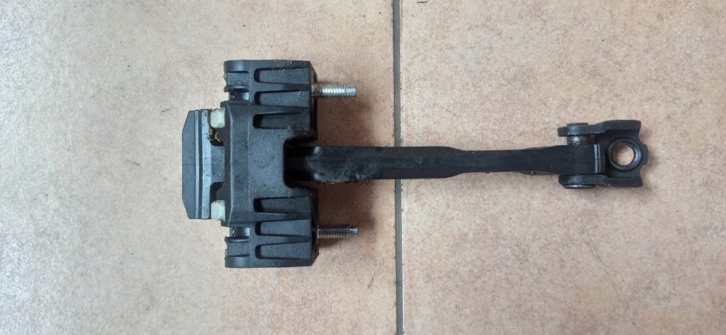 фото №1, Volvo v50 s40 ограничитель дверь задняя задний