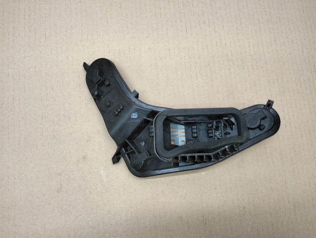 Вкладыш фары правая  задний peugeot 207 рестайлинг  led hb lata 2009-2012 Доставка