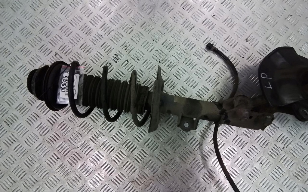 фото №3, Toyota yaris cross mcperson левый поворотный кулак