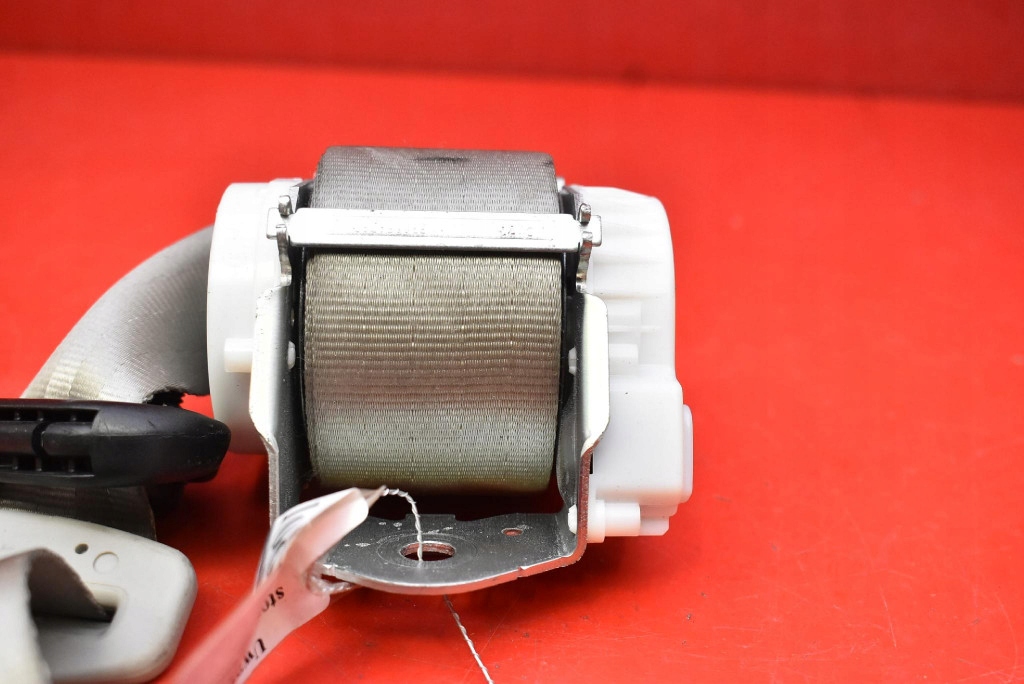 Купити Ремінь безпеки лівий задній eu dm51r611b68ae ford c-max mk2 15-19