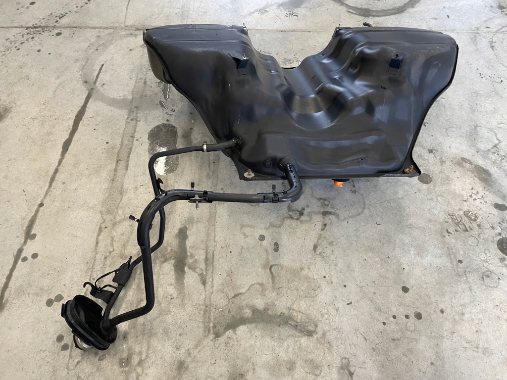 Купить Бак топлива a2214706901 mercedes w221 s63 amg 157