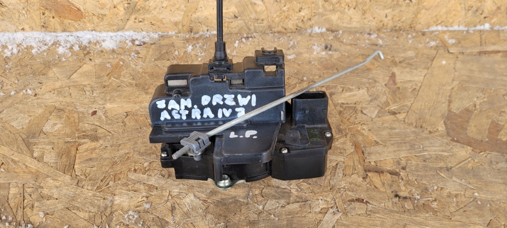 Купить Замок дверь левый задний  opel astra iv j