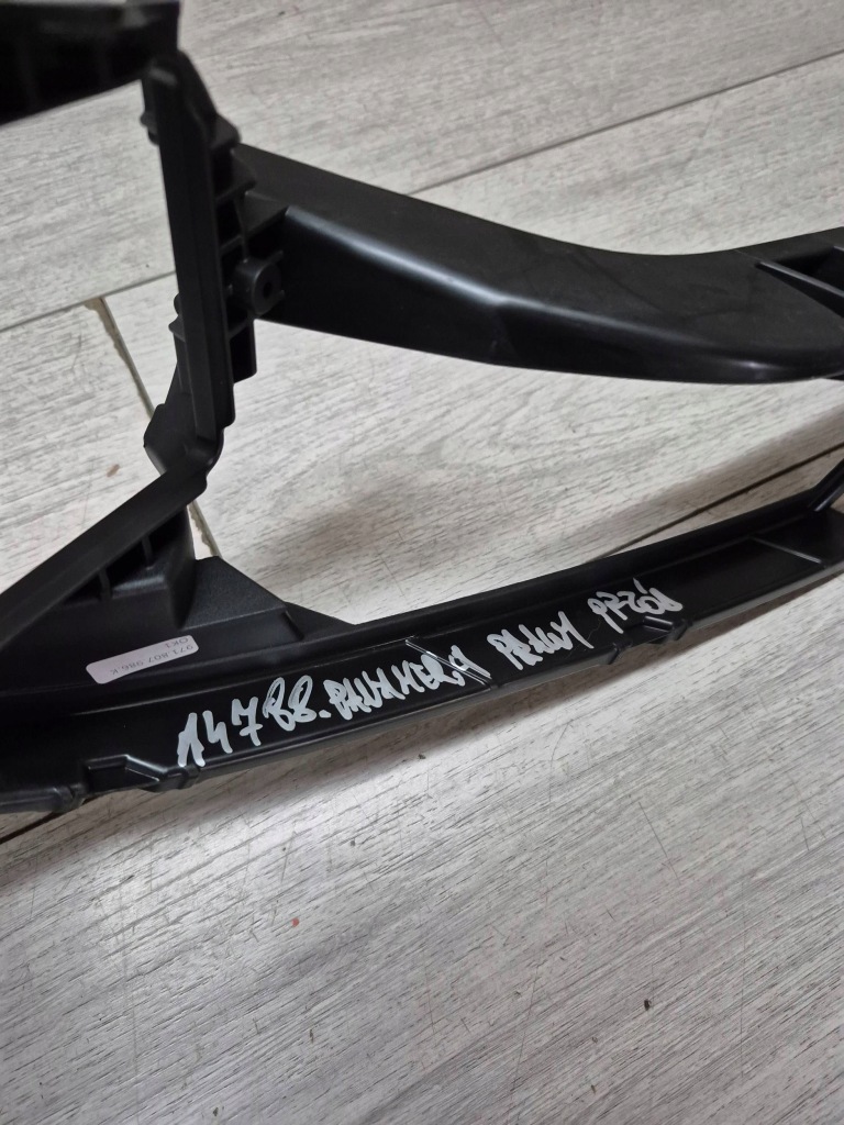 фото №6, 14788. panamera направляющая бампер правый перед 971807986k