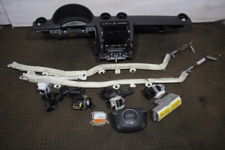 фото №1, Панель приладів приладова подушка безпеки подушки безпеки ремені audi a3 8p