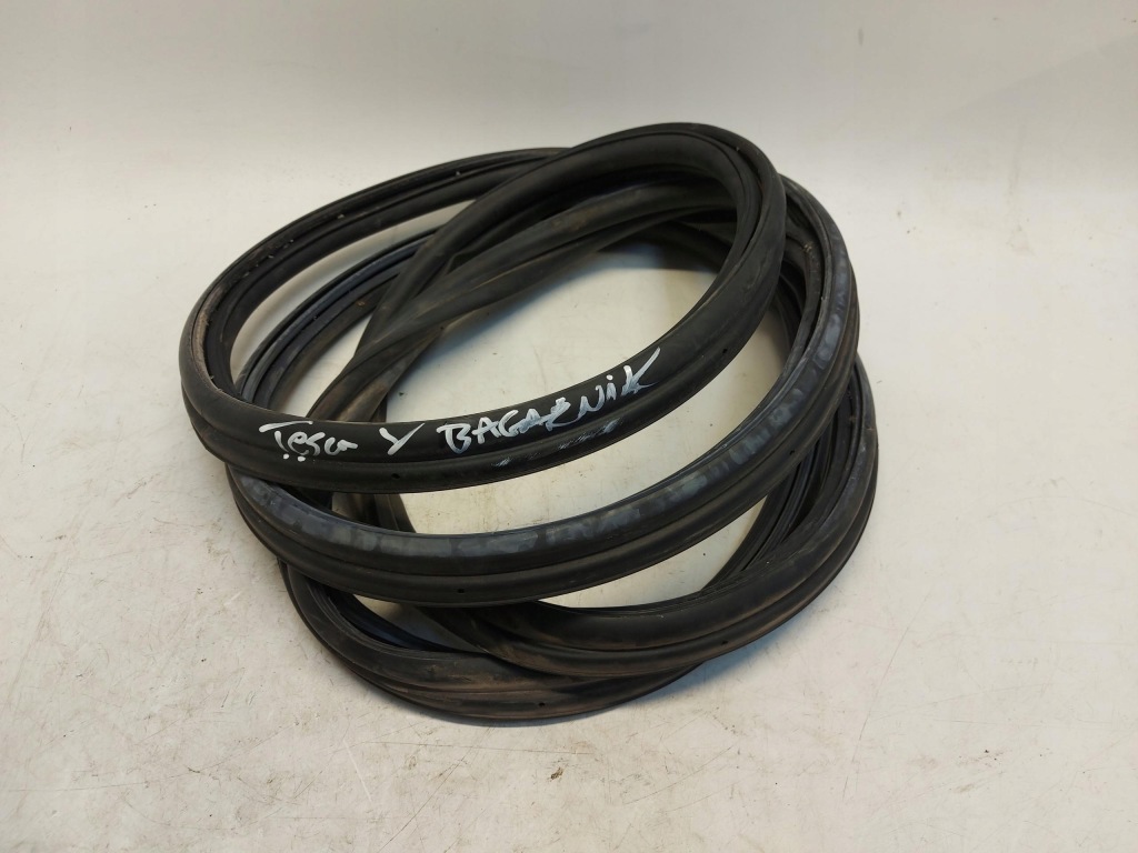 фото №1, Tesla model y 2023r прокладка багажника