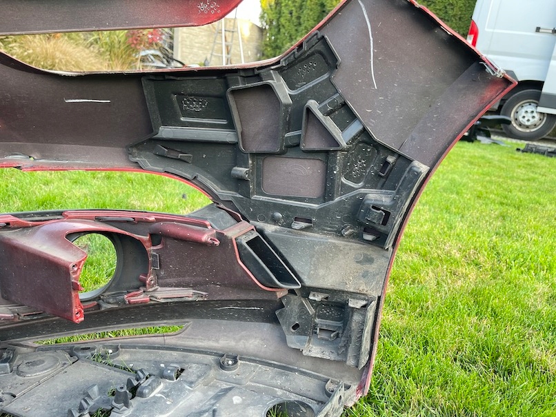 фото №1, Renault megane iv правый направляющая w бампер передний