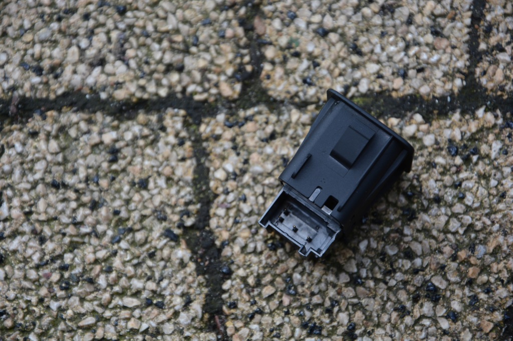 фото №4, Кнопка сигналізація audi a3 4f0962109b