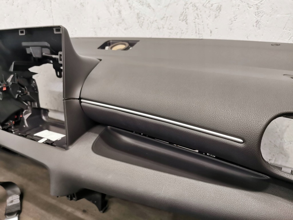 фото №6, Toyota yaris iv 4 2024 приборная панель приборная консоль подушка безопасности ремни оригинальная