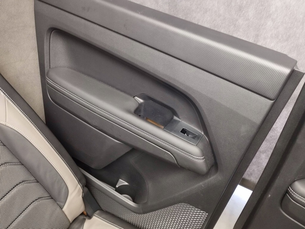 фото №10, Vw amarok ii сиденья подушки безопасности сиденья обшивки заднее сиденье