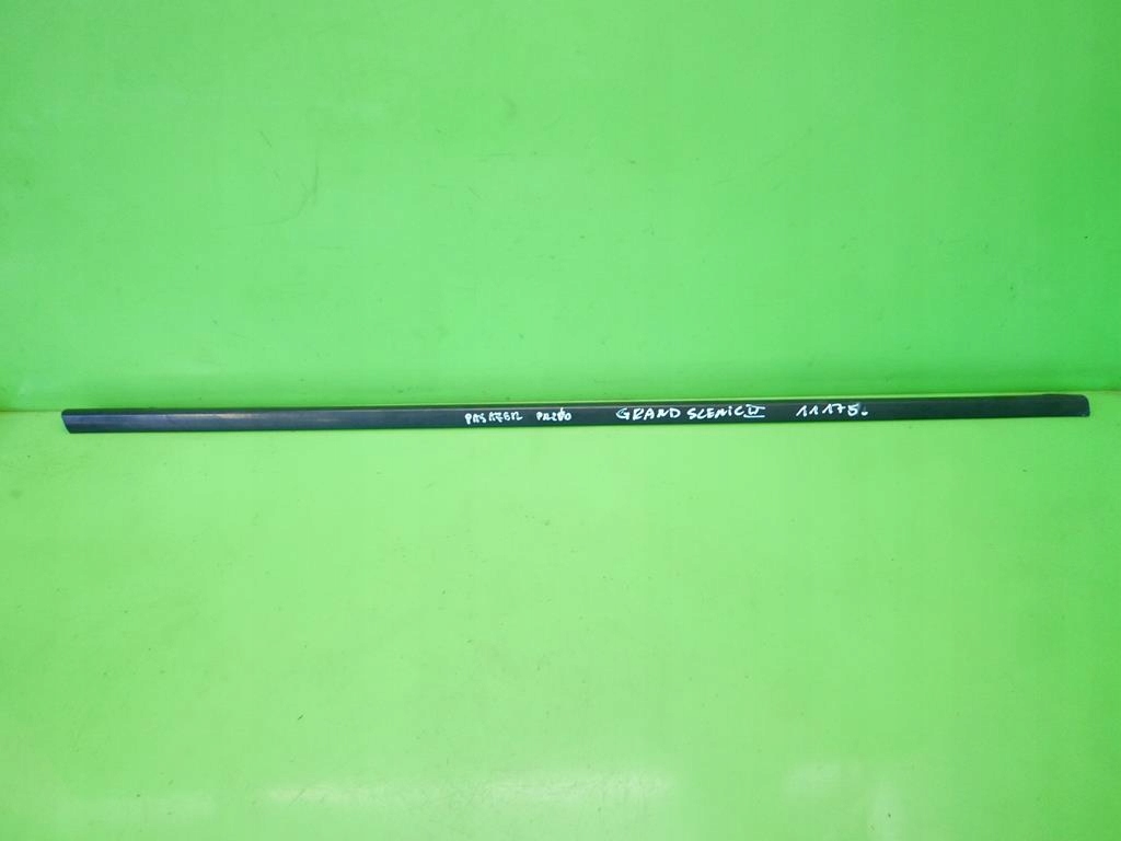 фото №1, Молдинг уплотнитель правая перед renault scenic ii