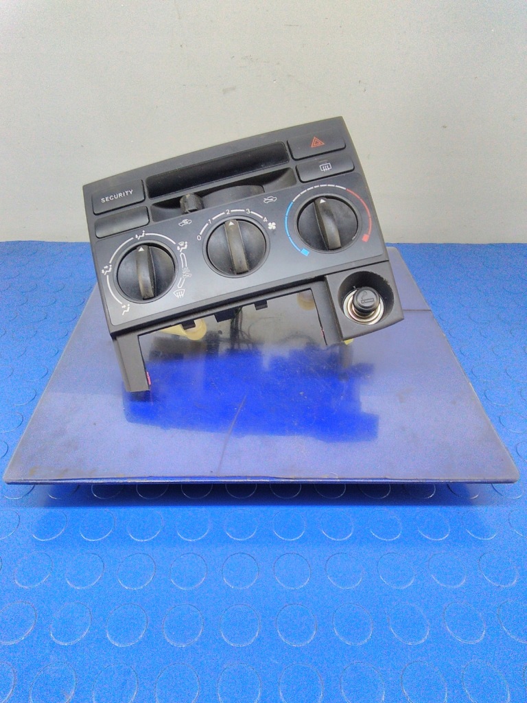 фото №1, Toyota corolla verso панель обдув консоль 5553313010