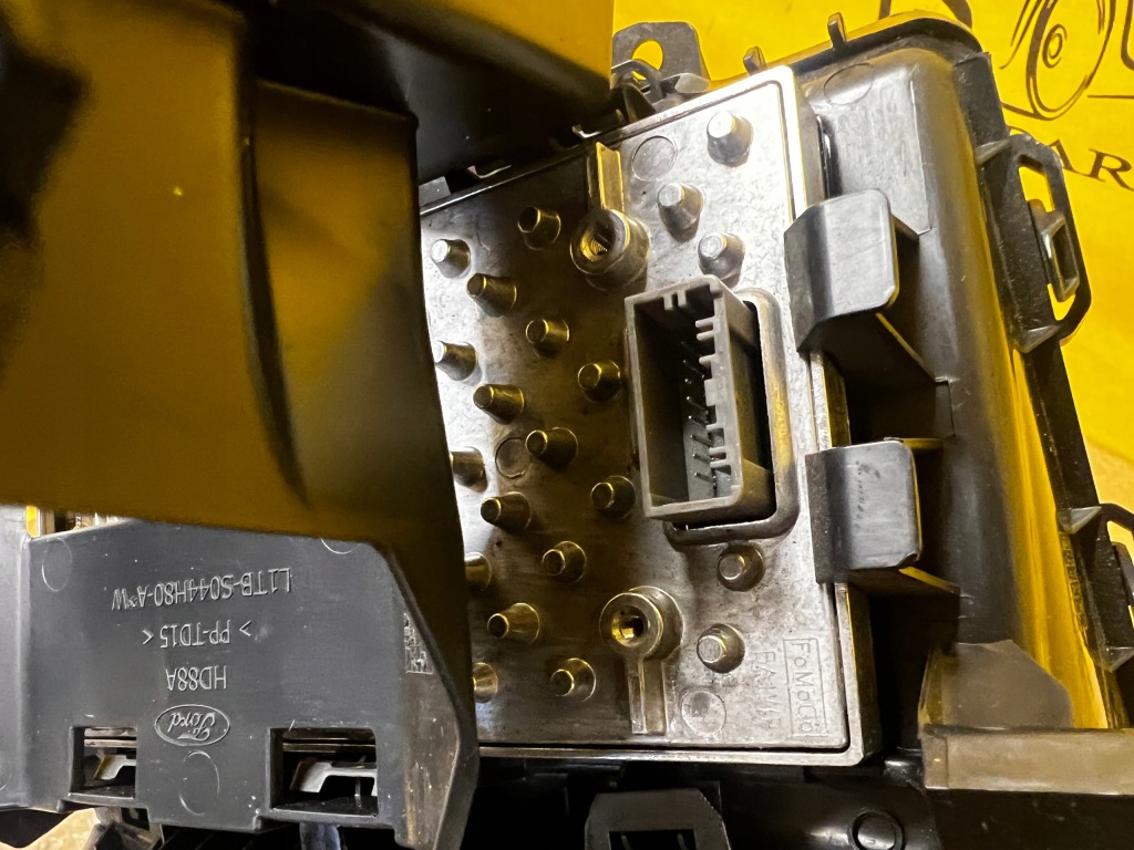 фото №6, Зарядний пристрій індукційна телефону бардачок полиця ford puma mk2