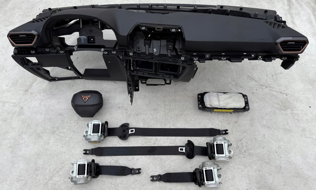 фото №1, Seat leon iv панель приладів консоль панель приладів подушка безпеки srs подушки безпеки повітряні ремені pas