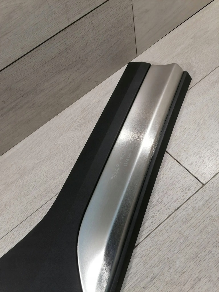 фото №4, 8260. volvo xc40 молдинг порог правая 31650175