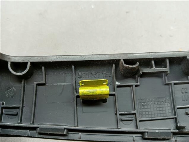 фото №5, 5e0867198 ручка обшивка правая перед octavia iii