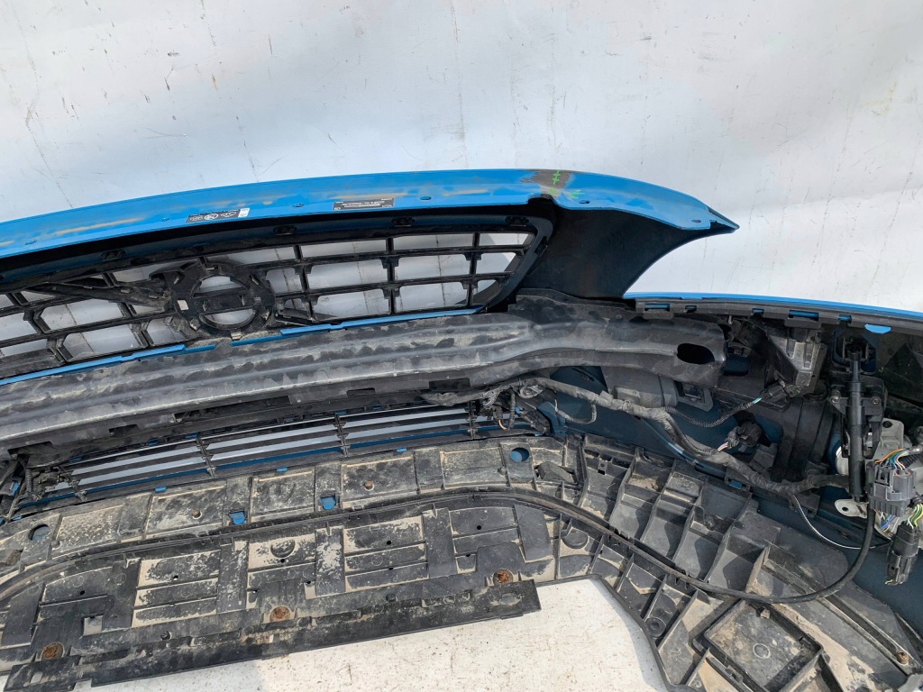 Volvo v40 r-design бампер передний перед pdc Киев