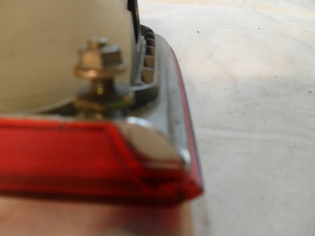 фото №12, Mercedes w210 kombi a2108202364 лампа кришки ліва