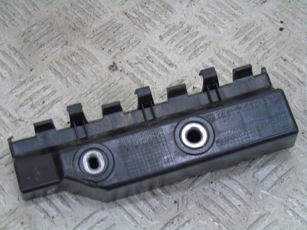 Купити Mercedes g-klasa напрямна бампера a4638806100