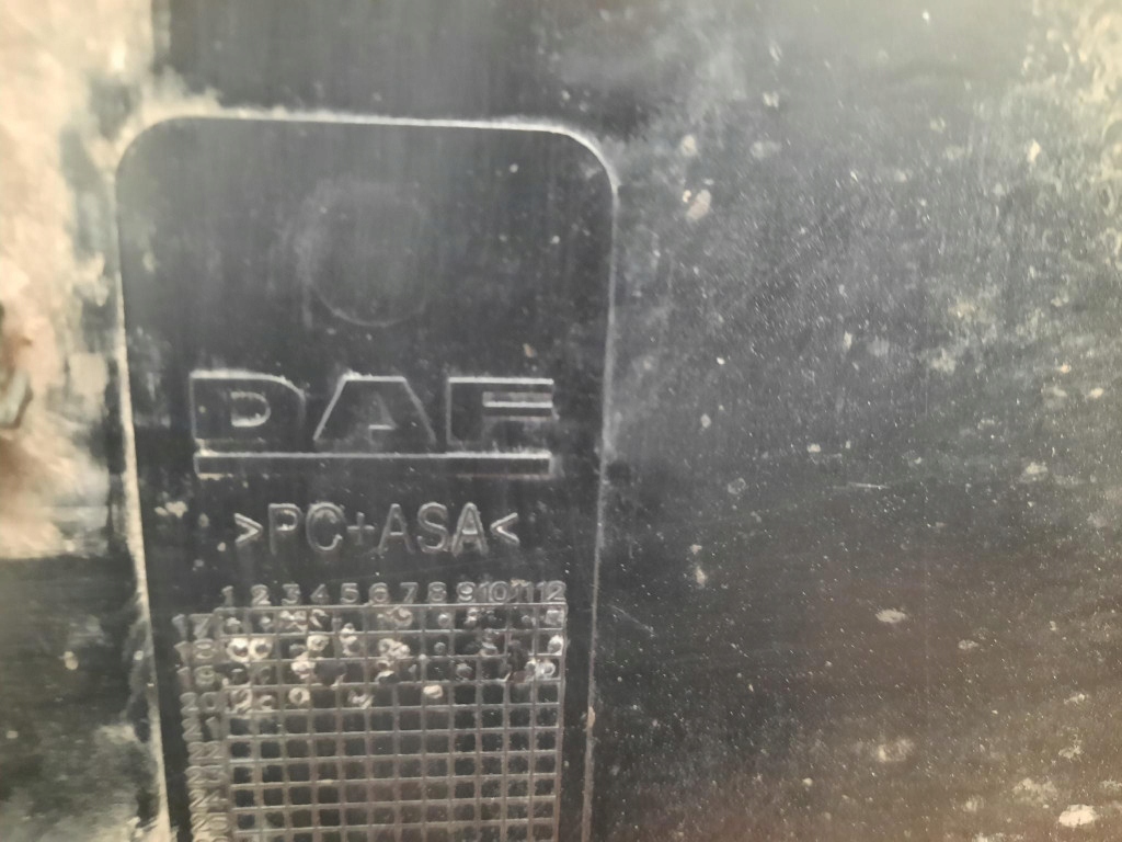 фото №10, Правий крила daf xf 106 бризковик