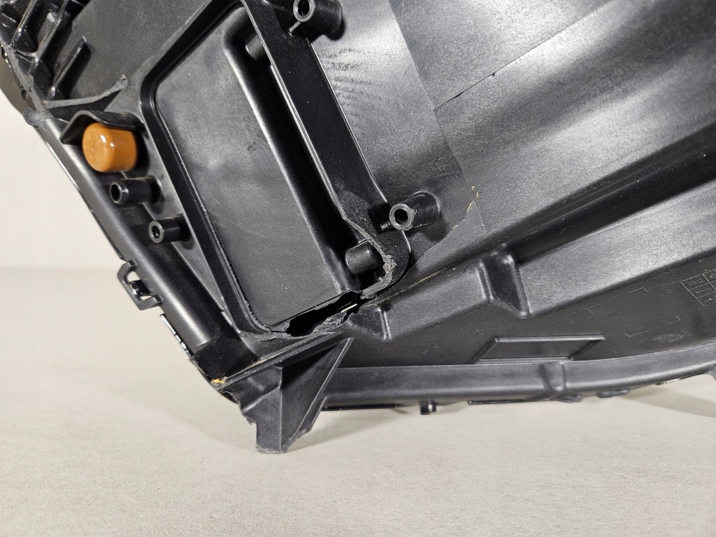 фото №12, Skoda kamiq лампа правая перед full led 658 eu