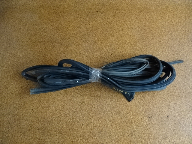 фото №1, Toyota hilux 07r прокладка дверь перед левый