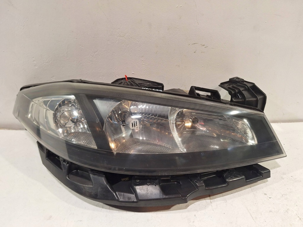 фото №1, Лампа перед правая 8200481197 renault laguna ii lift 05-