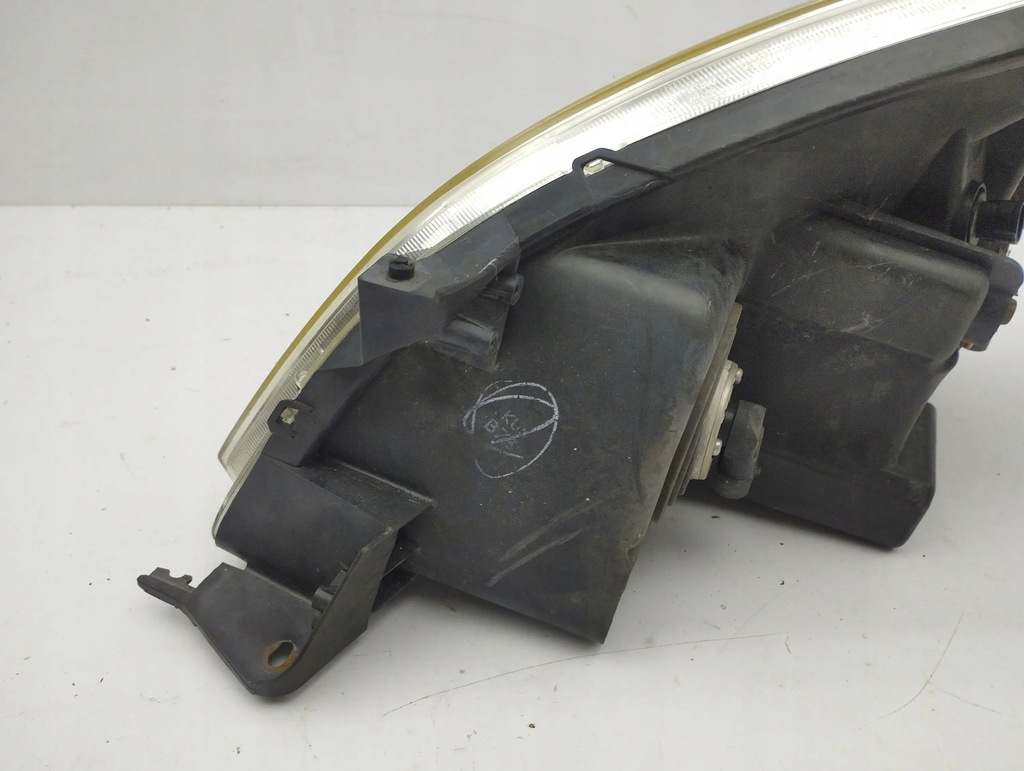 фото №11, Toyota corolla verso ar10 2007 правая сторона лампы передние