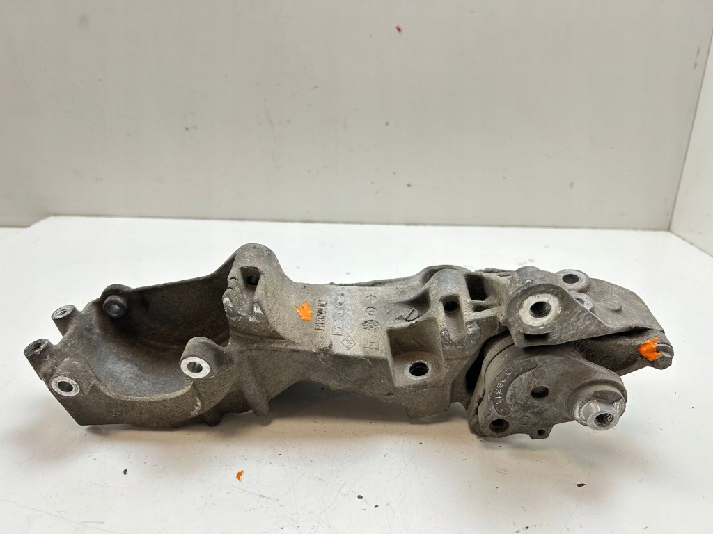 2016 renault master 3 кронштейн генератора 1171035858 Недорого