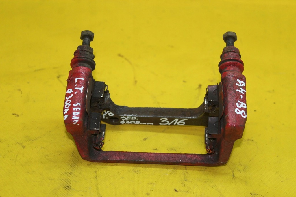 фото №1, Скоба суппорт левый задняя a4 b8 sedan 300mm