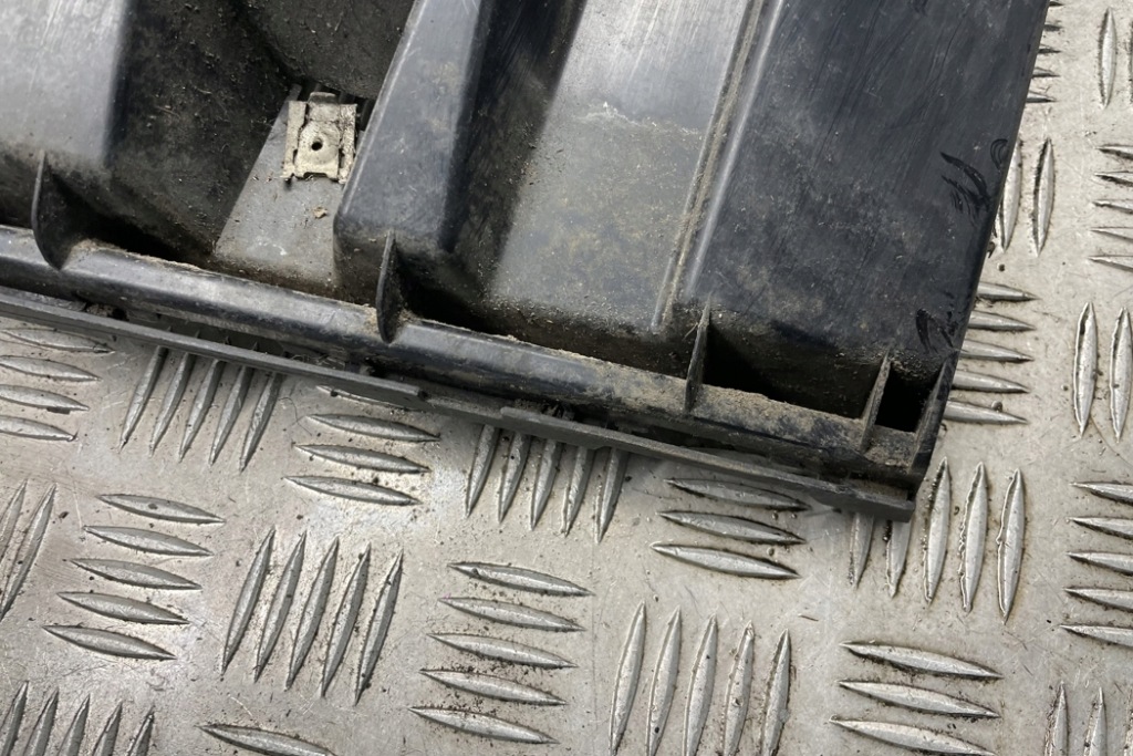 фото №10, Лівий напрямна заднього бампера bmw 6 coupe f13 8050385 3.0l дизель 230kw