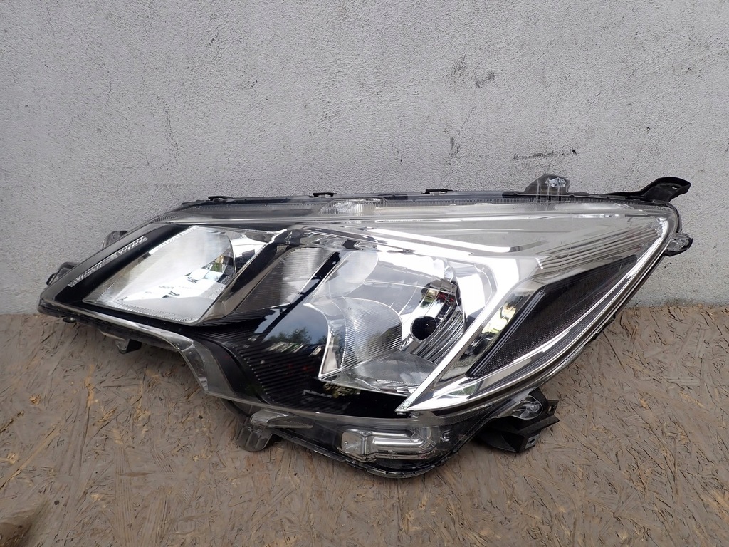 фото №1, Лампа левая фара левый mitsubishi space star 2 ii lift 2019- 8301d445