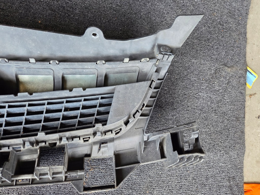 Решітка радіатора решітка радіатора opel vectra c рестайлінг  європа 13182876 Оригінал