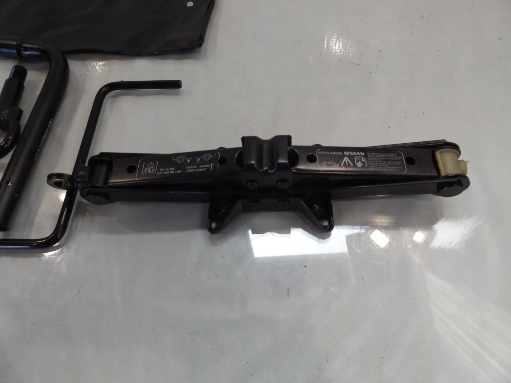 фото №1, Micra k12 домкрат ключ вушко набір