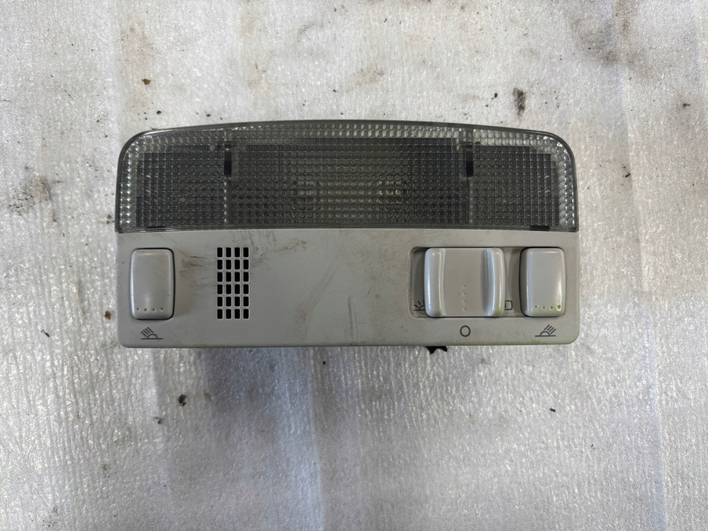 фото №1, Skoda fabia ii лампа освещение внутреннее кабины 3b0947105c