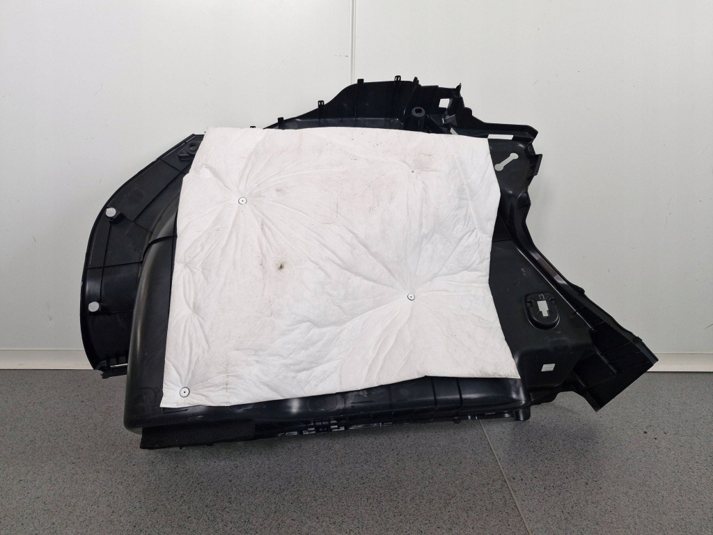 Обивка багажника обшивка правый toyota corolla cross 6473016060 в Украине