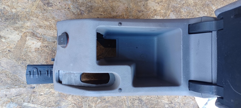 фото №11, Vw golf vi 6 подлокотник решётка кронштейн na кружка материал светлый 1k5864251b