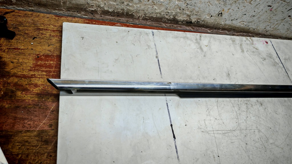 фото №7, Молдинг ущільнювач правий перед mercedes w204 c klasa