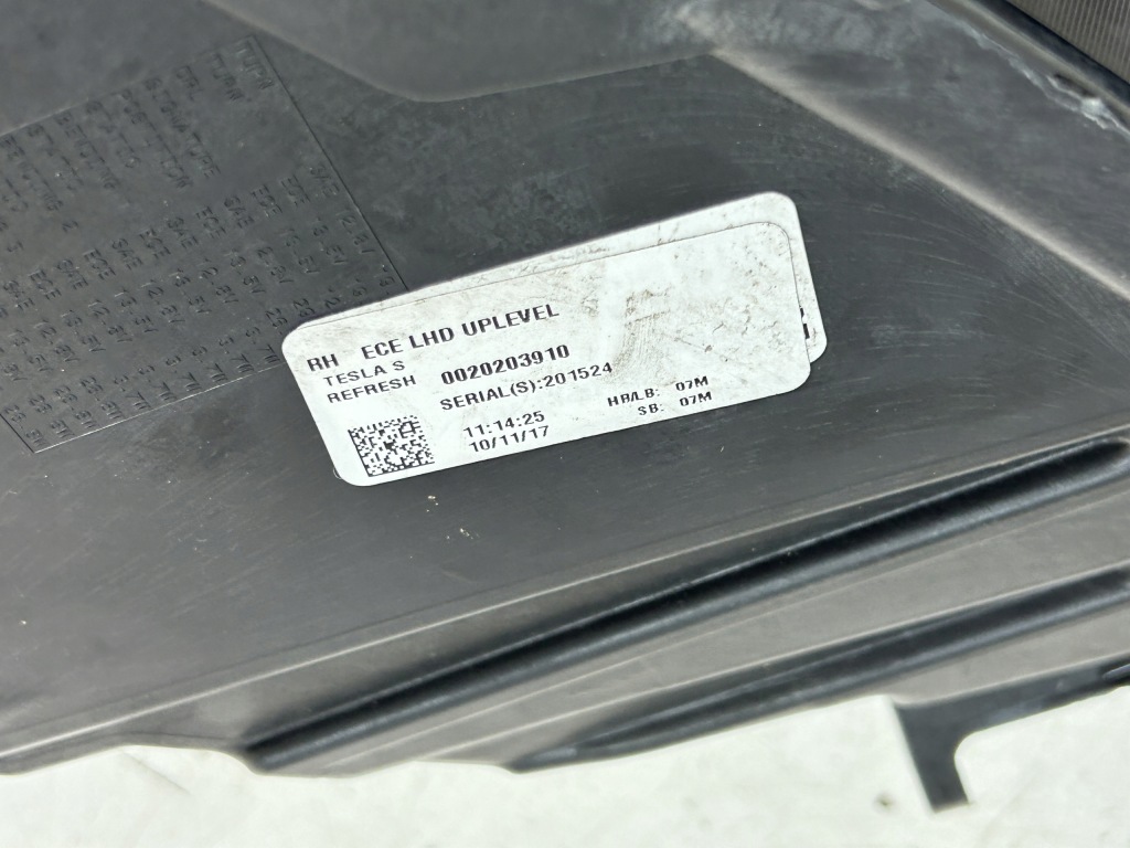 Tesla model s рестайлинг  full led фара правый  перед 1053575-00-c с Разборки