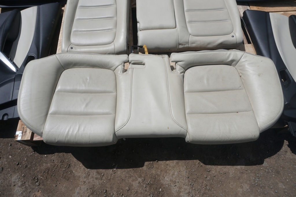 фото №16, Mazda 6 gj sport sedan сидіння заднє сидіння шкіра 2015rok світла шкіра білий