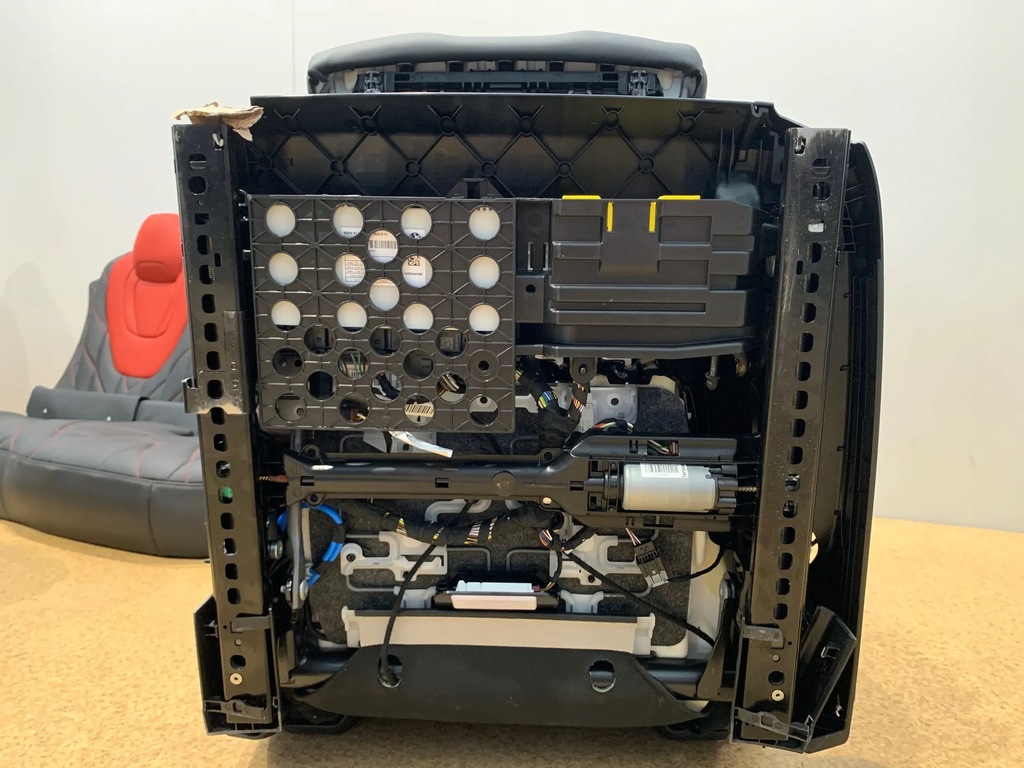 фото №15, Bmw xm g09 сиденья заднее сиденье обшивки 1/500 label red jak nowe