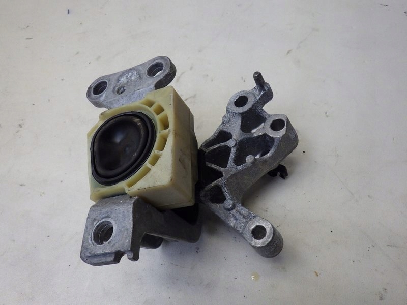фото №3, Кронштейн подушка двигателя renault scenic iii 1.2 tce