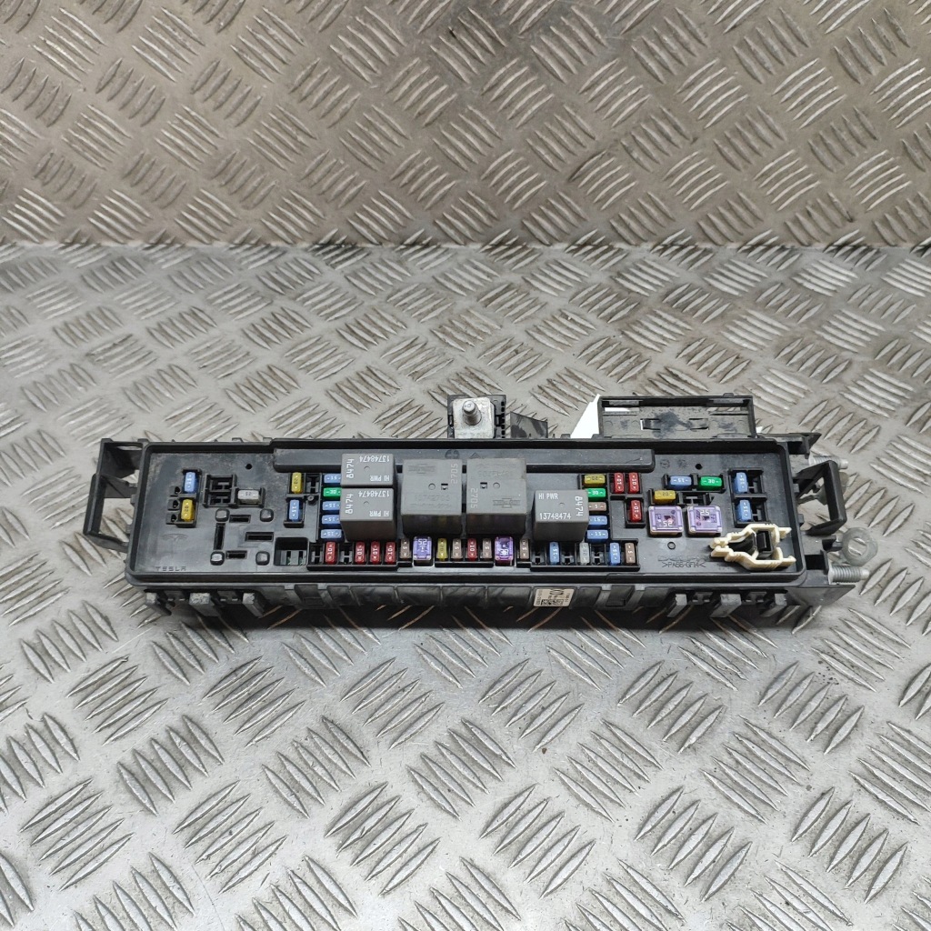 Tesla model x 2018 рамка / модуль запобіжників Ціна